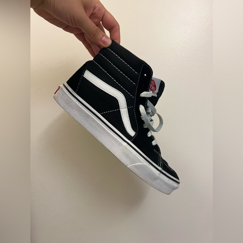 Black and White sk8-hi vans women’s size 7.5